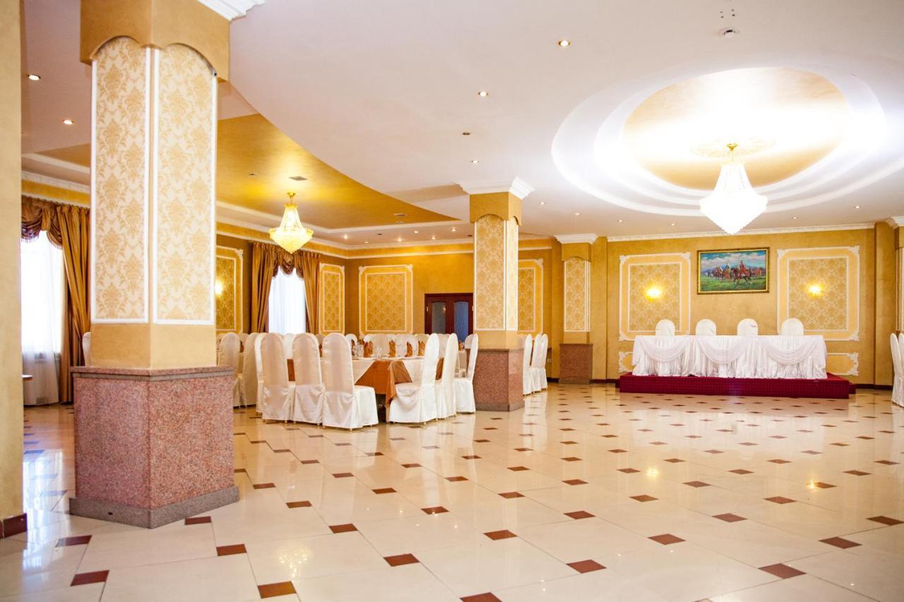 Karagandy Ak Samal Hotel מראה חיצוני תמונה