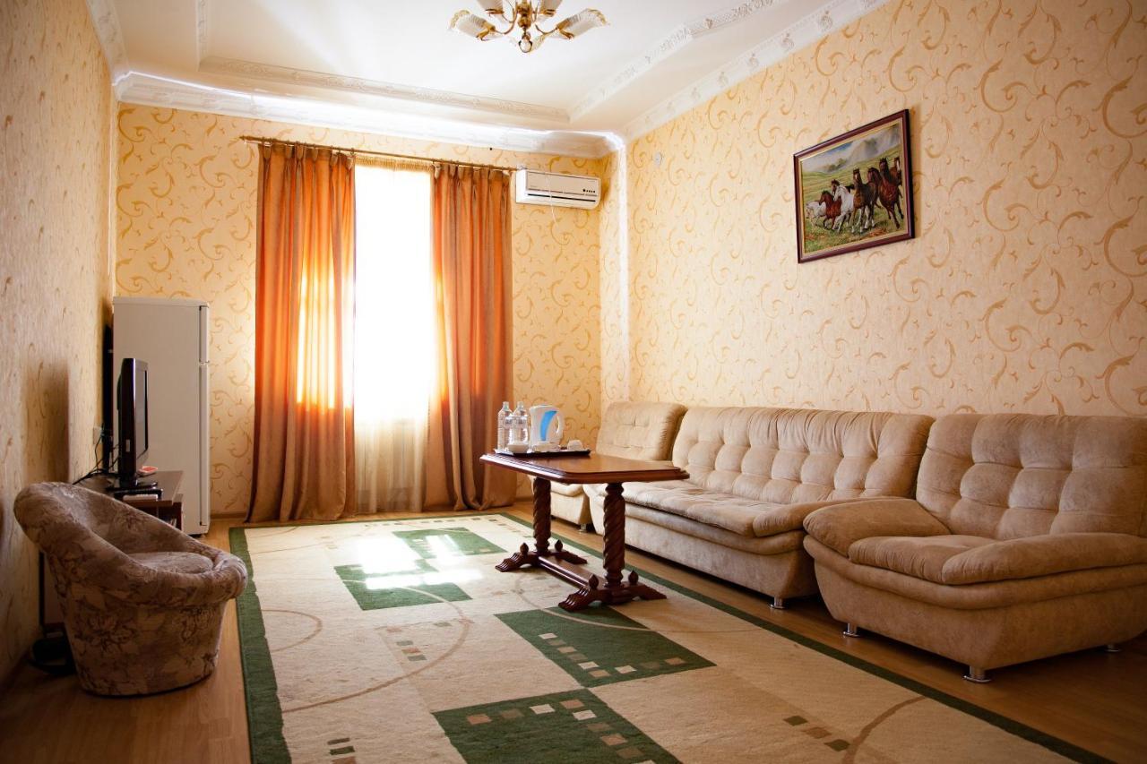 Karagandy Ak Samal Hotel מראה חיצוני תמונה